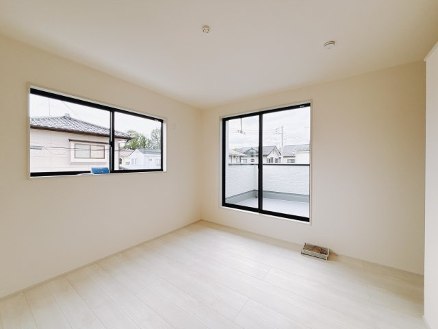 【新築戸建】桐生市相生町2丁目の洋室|■洋室｜2階各居室には収納をご用意しています♪常にお部屋を綺麗に保てます！小さなお子様も自然とお片付けができるようになるのでうれしいですよね！