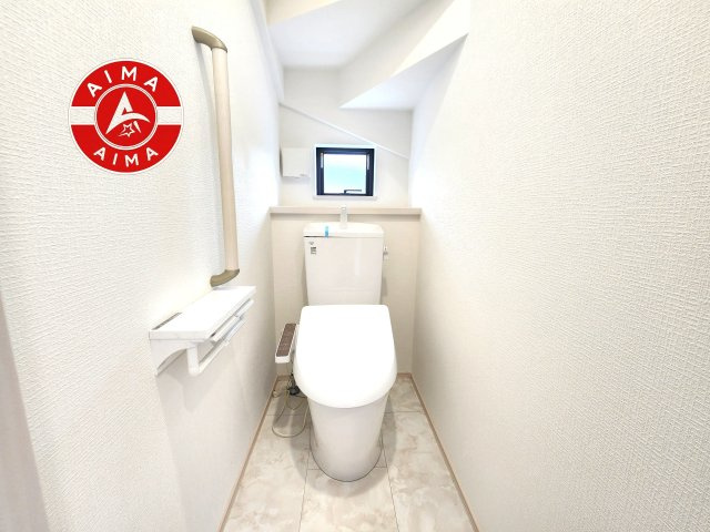 福岡市南区柏原6丁目第1-2棟（A号棟）の内観：施工例|温水洗浄便座を完備しております。2ヶ所にトイレがあるのは朝の慌ただしい時間も安心です。