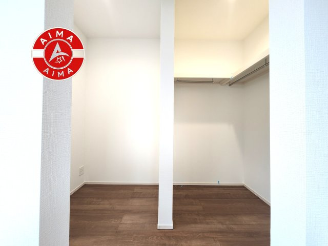 福岡市南区柏原6丁目第1-2棟（A号棟）の内観：施工例|洋服や大きな荷物が多い方や人数の多いご家族などは、一般的なクローゼットよりもウォークインクローゼットのほうが使い勝手が良いです。