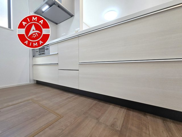 福岡市南区柏原6丁目第1-2棟（A号棟）の内観：施工例|ご家族を近くに感じられる対面キッチンのLDK。会話もはずみそうですね。