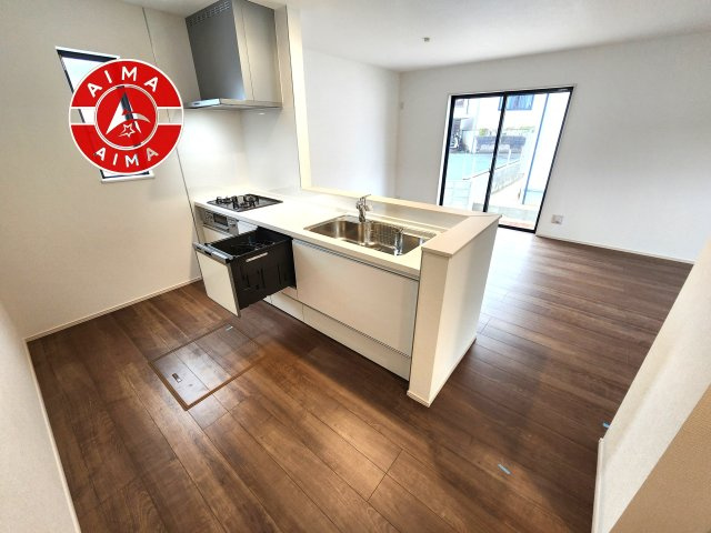 福岡市南区柏原6丁目第1-2棟（A号棟）の内観：施工例|ダイニングテーブルへの配膳がラクラク、お料理はかどるカウンター付きシステムキッチン！