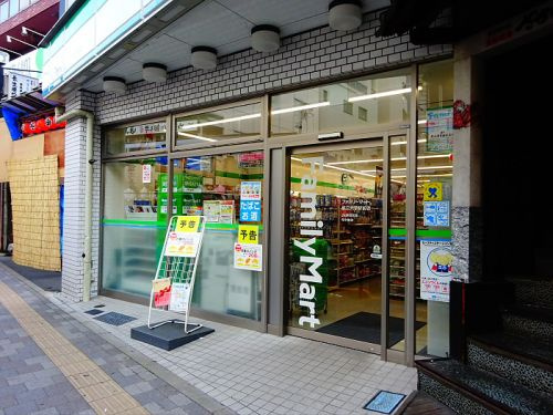 アルボス柿の木坂の周辺|【コンビニエンスストア】 ファミリーマート都立大学駅前店まで589ｍ