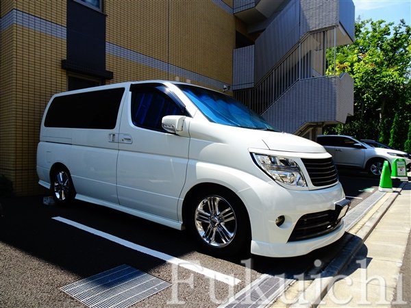 イルミナーレ学大の駐車場