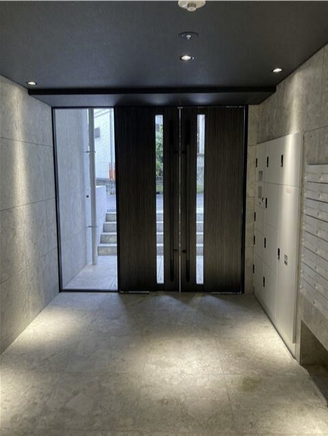目黒区大岡山１丁目の賃貸マンションのエントランス
