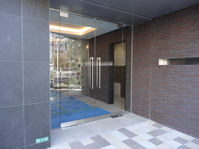 目黒区目黒本町２丁目の賃貸マンションのエントランス