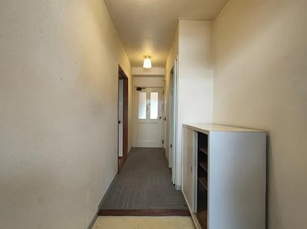 荒神山マンションの玄関