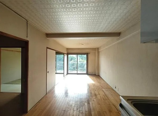 荒神山マンションの居間・リビング