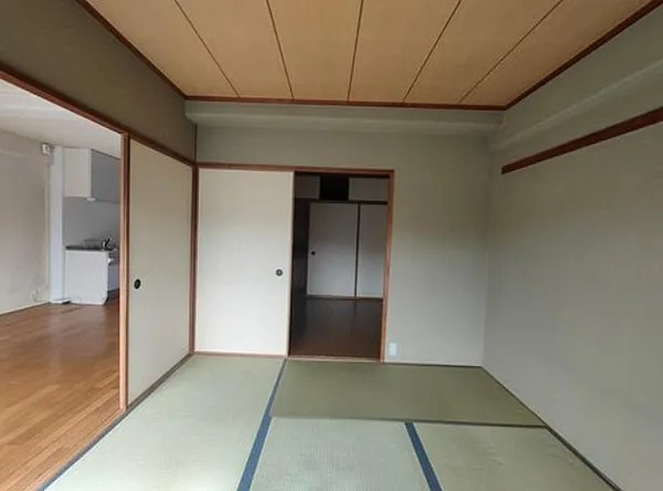 荒神山マンションの居間・リビング