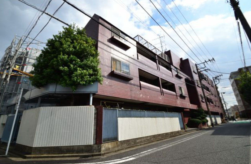 カドーロ学芸大の外観