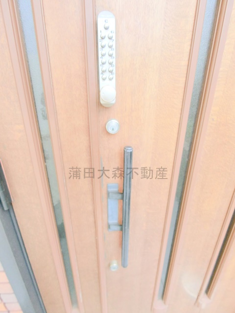 山王一丁目戸建の玄関