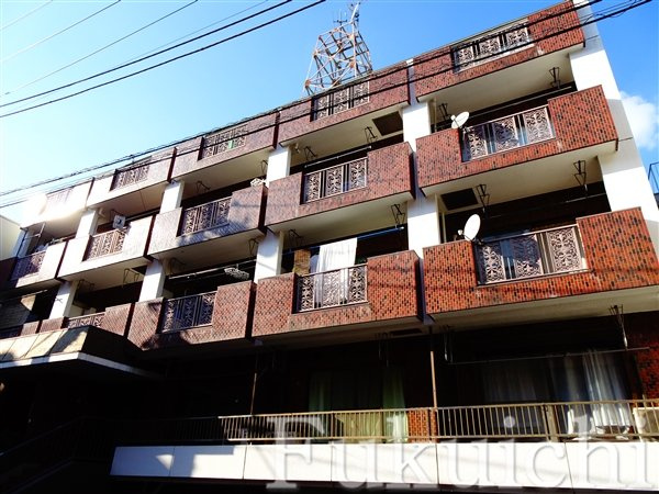 栄マンションの外観