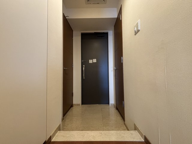 豊富な収納を設け、さらなるゆとりと高級感を創りあげる玄関