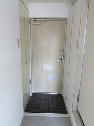 ライオンズマンション神戸西元町の玄関