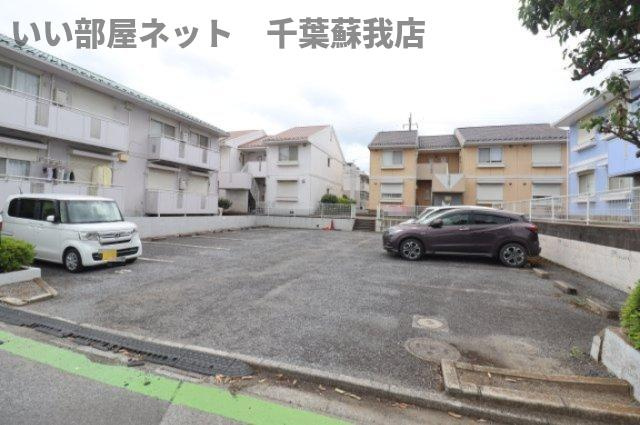 ファーストヴューラ弐番館の駐車場|カースペースがあります