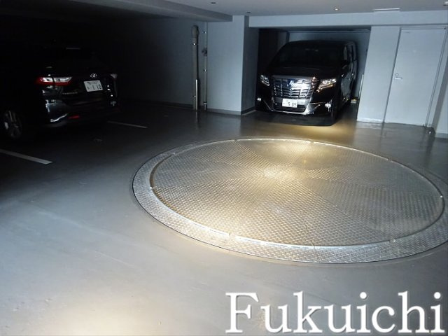 ZOOM都立大学の駐車場