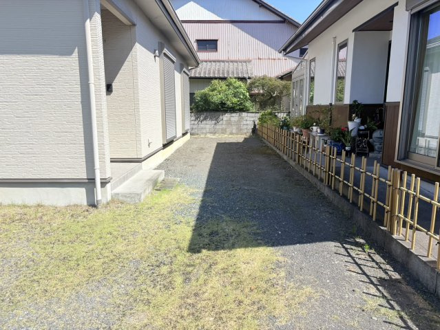 売中古戸建　藤枝市時ケ谷の庭|庭としても駐車場としても使えます！
