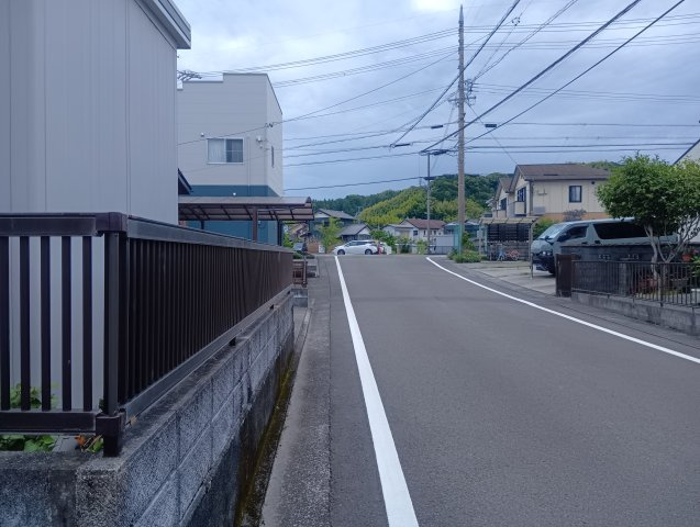 売中古戸建　藤枝市時ケ谷の前面道路含む現地写真