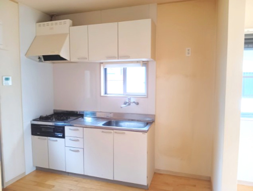 売中古戸建　藤枝市時ケ谷のキッチン|キッチンには上下に収納が付いてます！