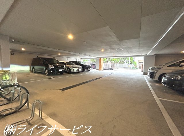 【駐車場】 | ロイヤルハイツ新大阪 | 駐車場
