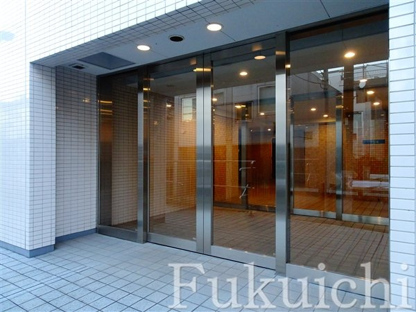 目黒区中根２丁目の賃貸マンションのエントランス