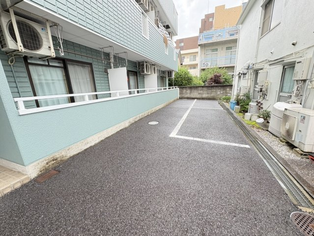 カーサミワの駐車場