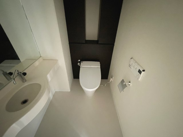 温水洗浄便座付きのトイレです♪