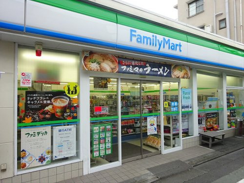 HOUS FRIEDEの周辺|【コンビニエンスストア】FamilyMart 学芸大学駅南店まで1029ｍ