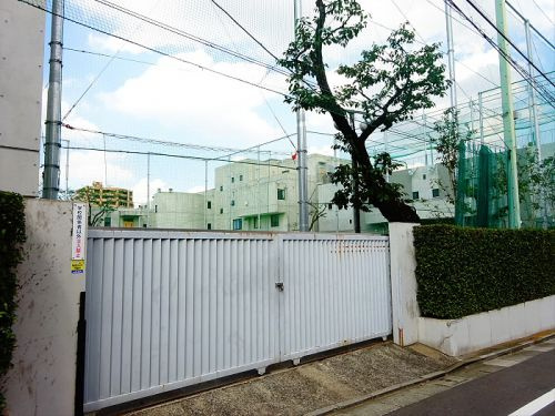 深沢1丁目貸家の周辺|【高校】 自由ヶ丘学園高等学校まで747ｍ