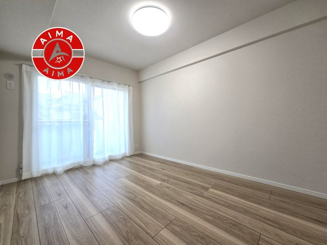 ライオンズマンション長住南第2の内観：施工例|主寝室には収納力に優れたクローゼットがありますので、お部屋もすっきり片付きます。