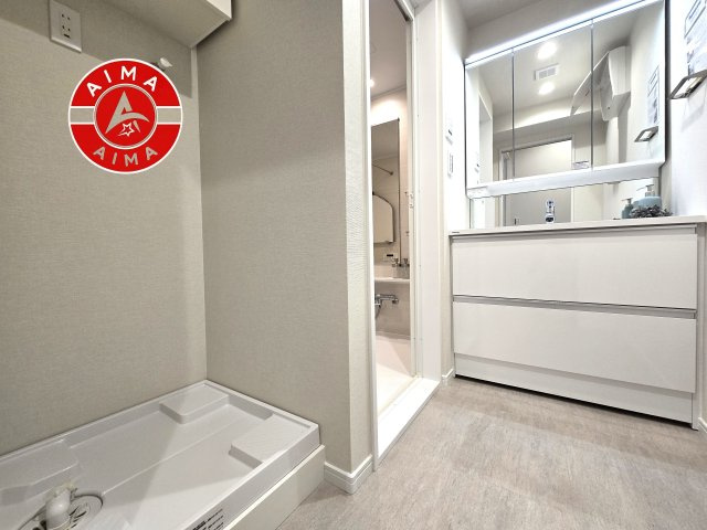 ライオンズマンション長住南第2の内観：施工例|ゆとりの洗面スペースで朝の身支度もスムーズに。暮らしを快適に変えるシャワー付洗面台です！
