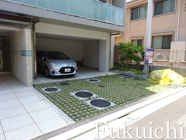 プラウドフラット学芸大学Ⅱの駐車場