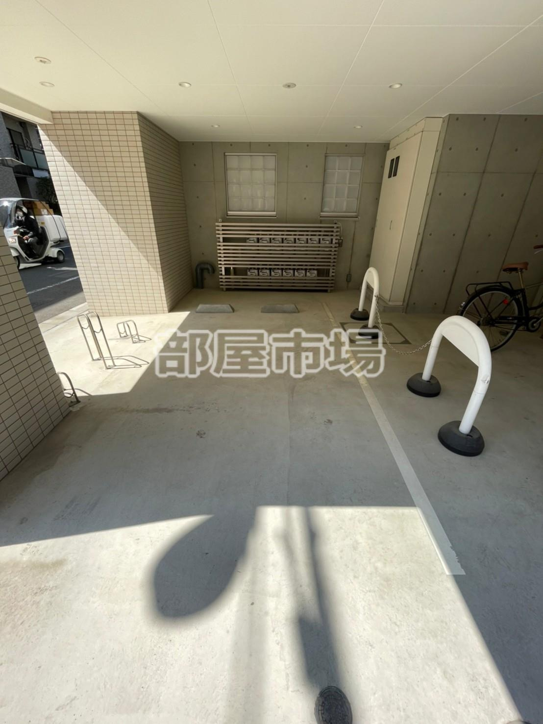 元浅草YKマンションの駐車場