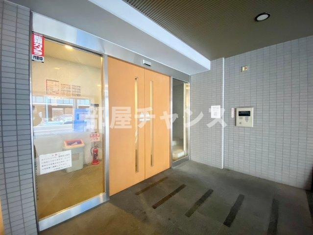 レジデンス名古屋千代田のエントランス