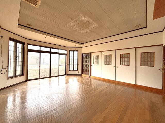 宇都宮市上籠谷町　4ＬＤＫ　中古住宅の居間・リビング