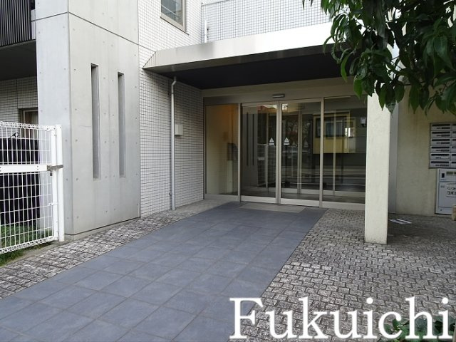 ルミエール中町のエントランス