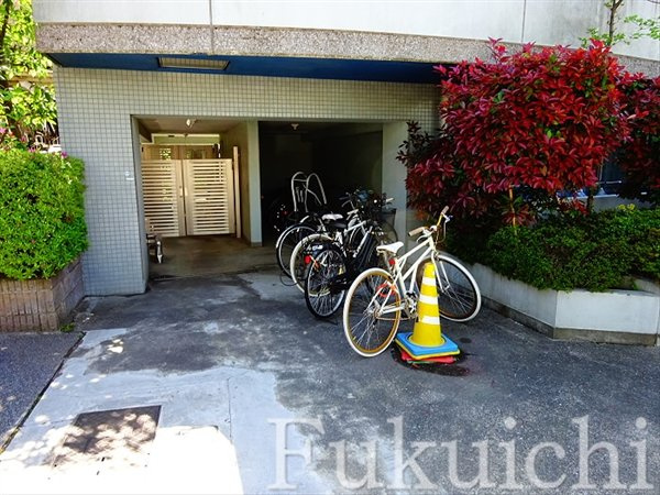 ボヌール都立大学壱番館のエントランス