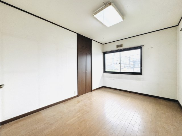 伊勢崎市若葉町　中古住宅の洋室