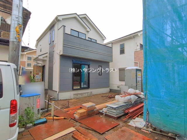 仲介手数料無料　ハートフルタウン所沢上安松１３期　全２棟　A号棟　の前面道路含む現地写真
