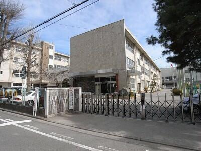 宇都宮市戸祭台　3ＳＬＤＫ　中古住宅の前面道路含む現地写真|宇都宮市立星が丘中…まで1562m