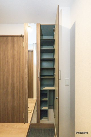 Glicina（グリシーナ）の玄関