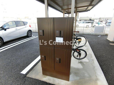 【その他共用部分】 | アルカサル駅東Ａ | 宅配ＢＯＸでいつでも荷物を受け取れます。