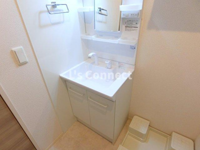 【洗面所】 | アルカサル駅東Ａ | 朝の支度もスムーズな独立洗面台。