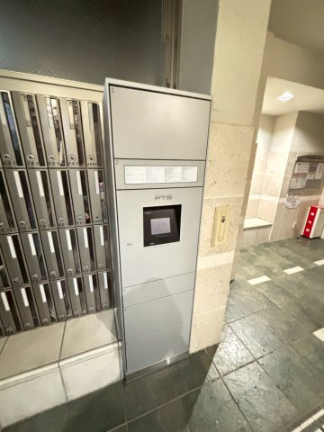 ウインズコート甲風園の外観