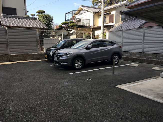 【駐車場】
