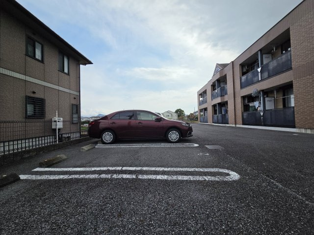 プランドールの駐車場