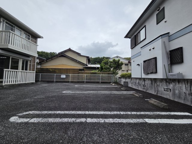 シャルム　マーメゾンの駐車場
