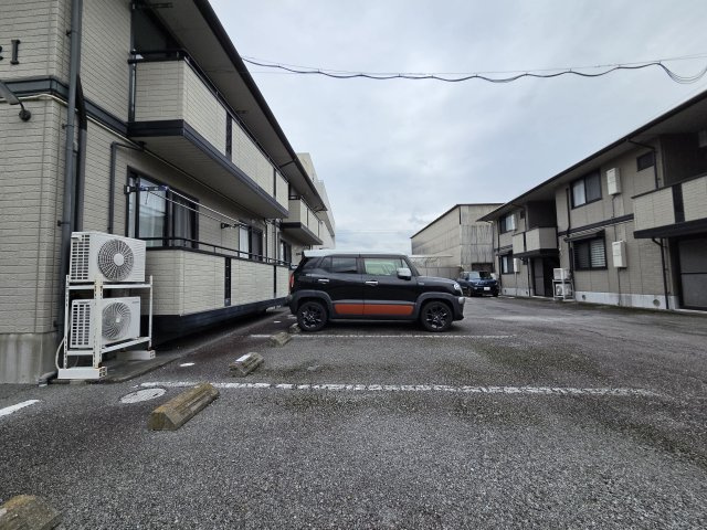 カイザークローネ　Ⅰの駐車場