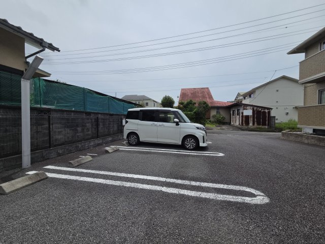 グランシャリオ松井の駐車場
