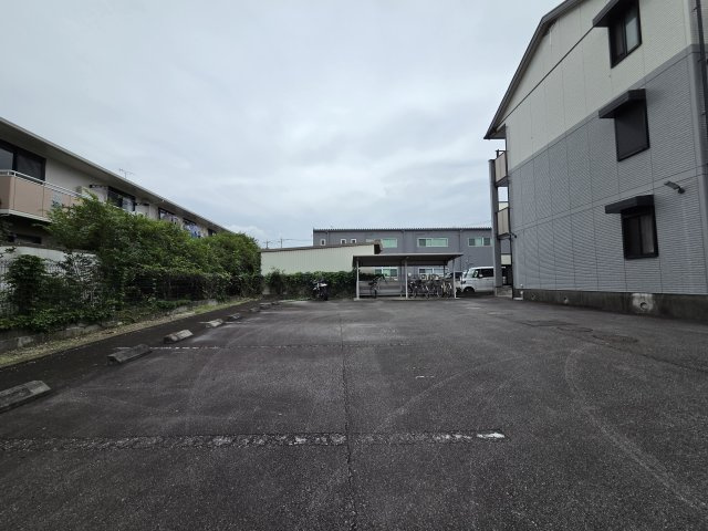 花花五番館の駐車場