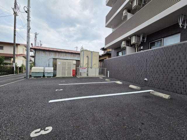 アラモ　ファミリアの駐車場